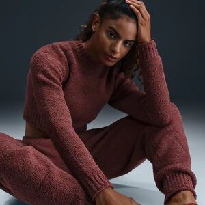 NIKE Phoenix Cozy Bouclé Crop Top Sweater
